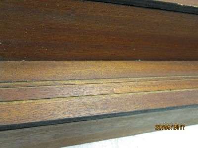HO SCALE : WOODEN DISPLAY SHELF - LOT 363M
