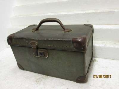SAR OLD DRIVERS SCOFF TIN (LUNCHBOX) - LOT 400M