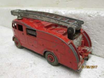 DIE CAST DINKY TOYS : FIRE ENGINE No 555 - LOT 436M