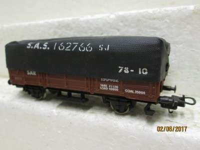 HO SCALE: SAR LIMA ES WAGON WITH TARP - LOT 446M