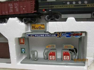 INTL EXPRESS ENTRY LEVEL TRAIN SET - LOT 584M