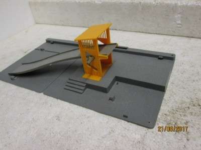 HO SCALE LIMA CAR OFF LOADER - LOT 735M