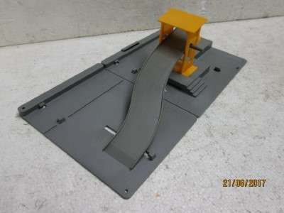 HO SCALE LIMA CAR OFF LOADER - LOT 735M