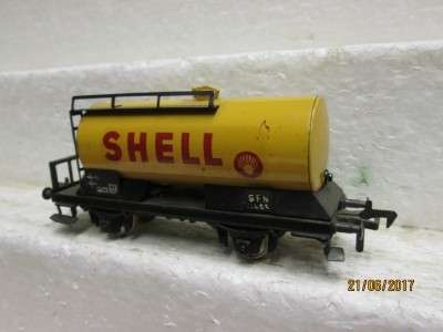 HO SCALE FLEISCHMANN SHELL TANKER - LOT 754M