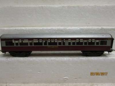 HO SCALE : SAR COACH (PAINTED IN SAR COLOURS) - LOT 825M