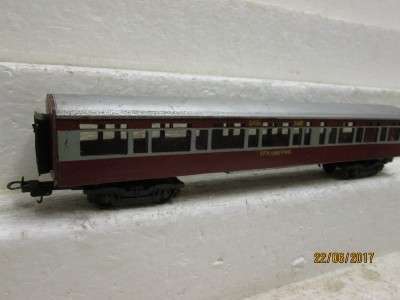 HO SCALE : SAR COACH (PAINTED IN SAR COLOURS) - LOT 825M