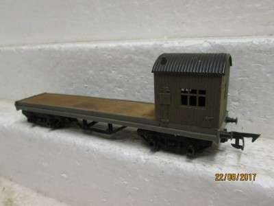 OO SCALE : TRI-ANG WORKERS WAGON - LOT 835M