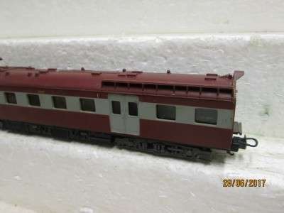 HO SCALE : LIMA SAR FIRST CLASS SUBURBAN POWER UNIT - LOT 35N