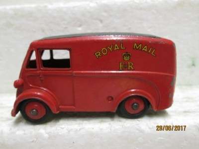 DIE CAST : DINKY TOYS ROYAL MAIL VAN No 260 - LOT 89N