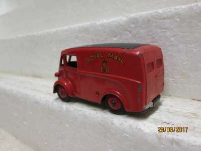 DIE CAST : DINKY TOYS ROYAL MAIL VAN No 260 - LOT 89N