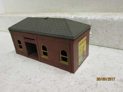 OO SCALE: TRI-ANG STATION BUILDING - LOT 215N