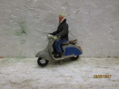 HO SCALE : SCOOTER WITH FIGURINE - LOT 434N