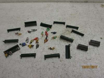 HO/OO SCALE : STATION BENCHES AND PEOPLE - LOT 436N