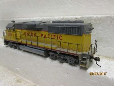 HO SCALE : ATHEARN GP60 UNION PACIFIC DIESEL LOCO (DCC) - LOT 555N