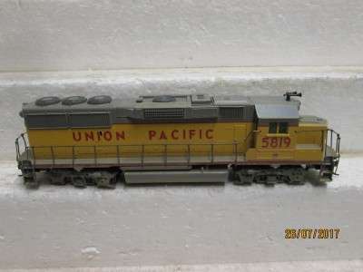 HO SCALE : ATHEARN GP60 UNION PACIFIC DIESEL LOCO (DCC) - LOT 555N