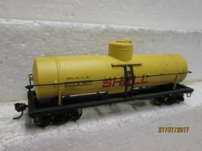 HO SCALE : MODELPOWER SHELL TANKER (METAL TRAIN) - LOT 617N
