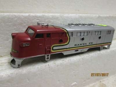 HO SCALE : F7 DIESEL SANTE FE BODY SHELL - LOT 625N
