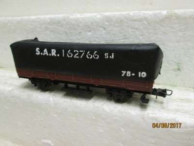 HO SCALE : LIMA SAR ES WAGON WITH TARP - LOT 771N