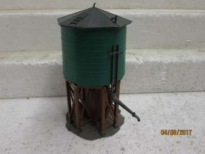 HO SCALE : LARGE WATER TOWER - LOT 811N