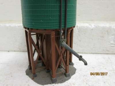HO SCALE : LARGE WATER TOWER - LOT 811N
