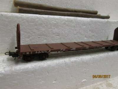 HO SCALE : LIMA OPEN GOODS WITH WOOD LOAD - LOT 835N