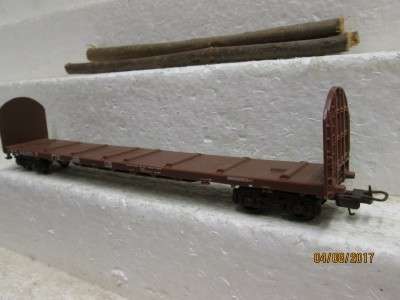 HO SCALE : LIMA OPEN GOODS WITH WOOD LOAD - LOT 835N