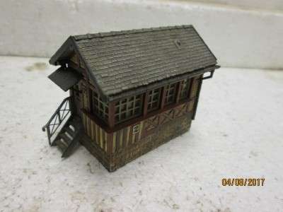 HO SCALE : RAIL SIGNAL CABIN - LOT 855N
