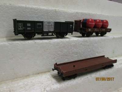 HO SCALE : LIMA GOODS WAGONS  x3 - LOT 922N