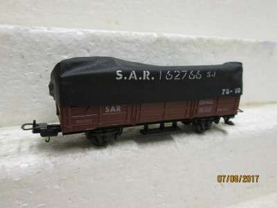 HO SCALE : LIMA SAR ES WAGON WITH TARP - LOT 926N