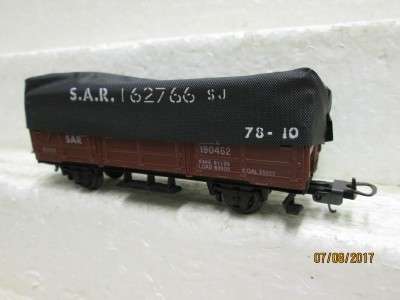 HO SCALE : LIMA SAR ES WAGON WITH TARP - LOT 926N