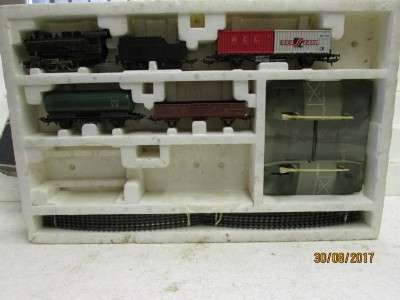 HO SCALE : LIMA FREIGHT TRAIN SET - LOT 250P