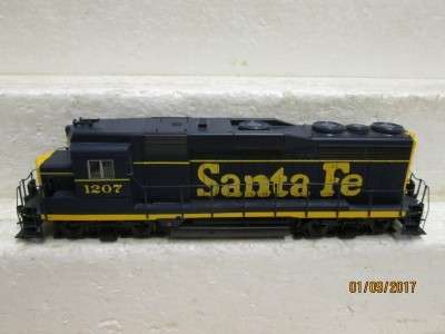 HO SCALE : LIFELIKE SANTE FE DIESEL LOCO (DCC) - LOT 327P