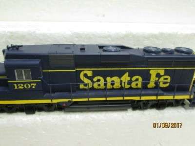 HO SCALE : LIFELIKE SANTE FE DIESEL LOCO (DCC) - LOT 327P