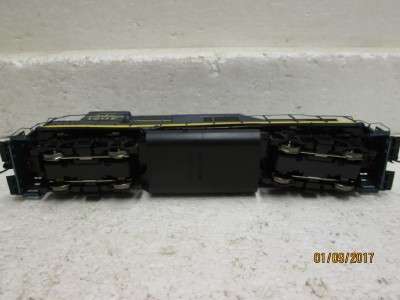 HO SCALE : LIFELIKE SANTE FE DIESEL LOCO (DCC) - LOT 327P