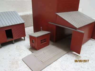 HO SCALE : WALTHERS FARMERS CO-OPERATIVE RURAL GRAIN ELEVATOR - LOT 363P