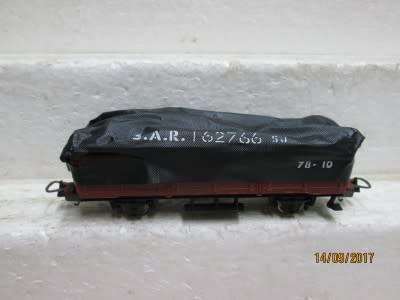 HO SCALE : LIMA SAR ES WAGON WITH TARP - LOT 507P