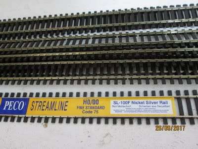 HO/OO SCALE : PECO FINE SCALE FLEXI-TRACK x8 (CODE 75) - LOT 592P