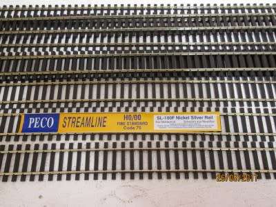 HO/OO SCALE : PECO FINE SCALE FLEXI-TRACK x8 (CODE 75) - LOT 593P