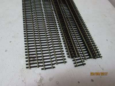 HO/OO SCALE : PECO FINE SCALE FLEXI-TRACK x8 (CODE 75) - LOT 593P