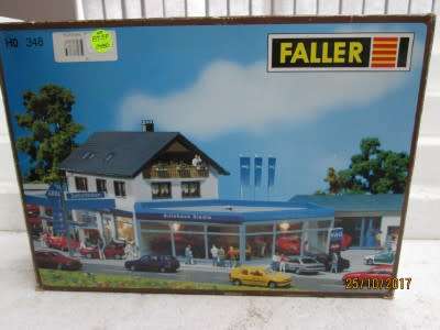 HO SCALE - FALLER: LARGE GARAGE / SHOWROOM / SERVICE STATION KIT (Reduced to clear) - LOT 873P