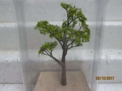 HO SCALE - MSP BLUE GUM TREE 100mm (Reduced to clear) - LOT 882P