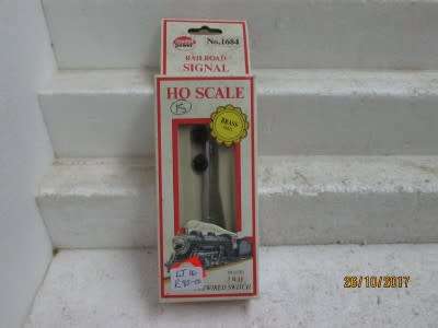 HO SCALE -  MODELPOWER:  RAILROAD SIGNAL - LOT 995P