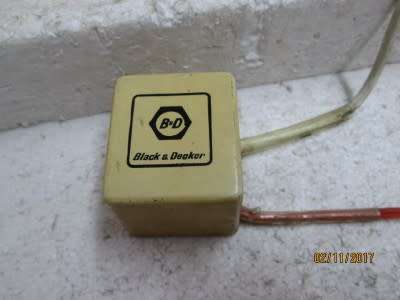 HO/OO SCALE - BLACK& DECKER TRANSFORMER 6V DC (OUTPUT) - LOT 43Q