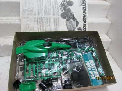 TAMIYA 1:20 SCALE GRAND PRIX KIT : BENETTON FORD B188 - LOT 129Q