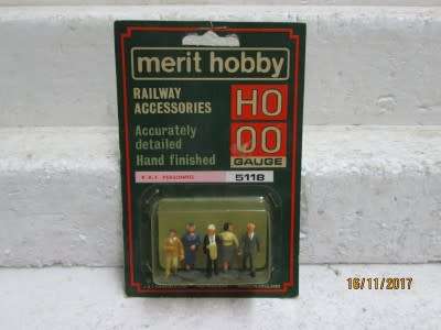 HO/OO SCALE : MERIT HOBBY FIGURINES (RAF PERSONNEL) - LOT 154Q