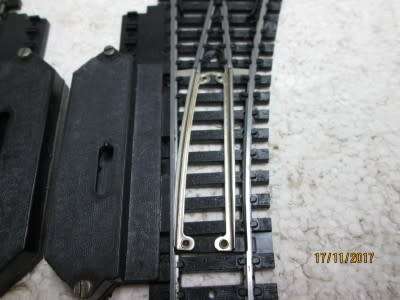 HO/OO SCALE : LIMA  LEFT + RIGHT POINTS - LOT 171Q