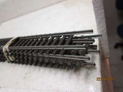 HO SCALE : LIMA x5 LONG PIECES OF TRACK - LOT 228Q