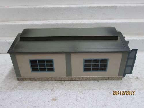 HO SCALE : MARKLIN DOUBLE ENGINE SHED - LOT 439Q