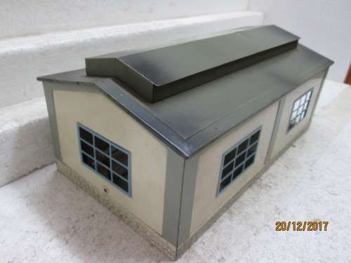 HO SCALE : MARKLIN DOUBLE ENGINE SHED - LOT 439Q