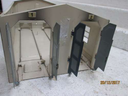 HO SCALE : MARKLIN DOUBLE ENGINE SHED - LOT 439Q
